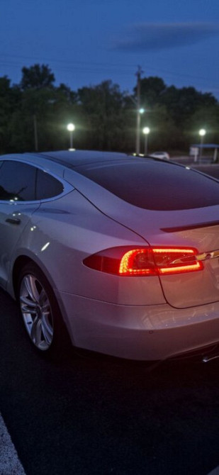 Tesla Model S 2013 an Tiraspol Tiraspol - fotografie 4