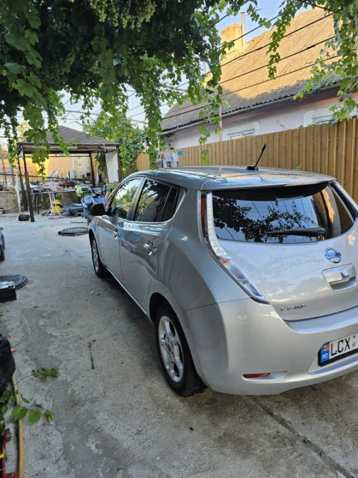 Nissan Leaf 2012 год Бендеры Бендеры - изображение 2