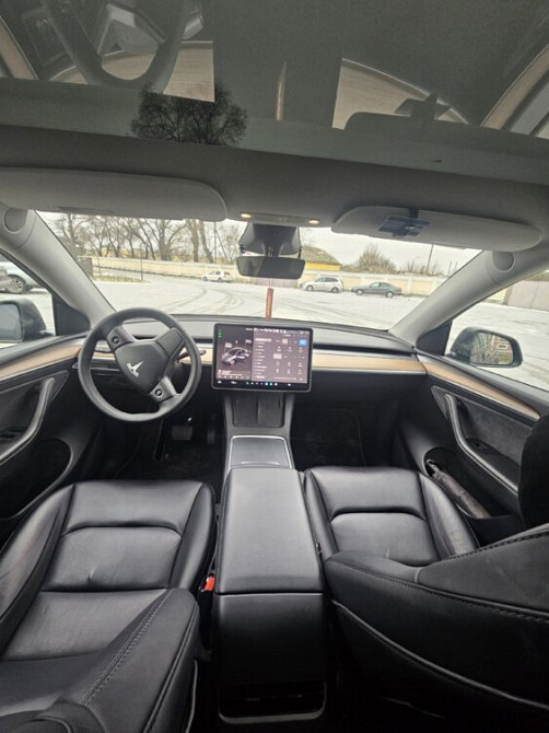 Tesla Model Y 2024 год Бендеры Бендеры - изображение 6