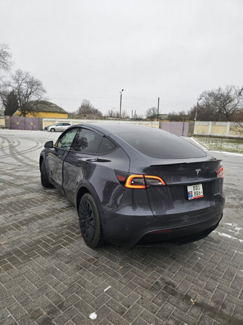 Tesla Model Y 2024 год Бендеры Бендеры - изображение 2