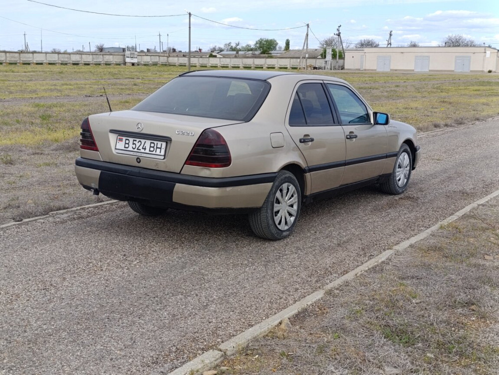 Mercedes C-Class 1996 an Bender Bender - fotografie 4