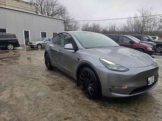 Tesla Model Y 2024 год Бендеры Бендеры