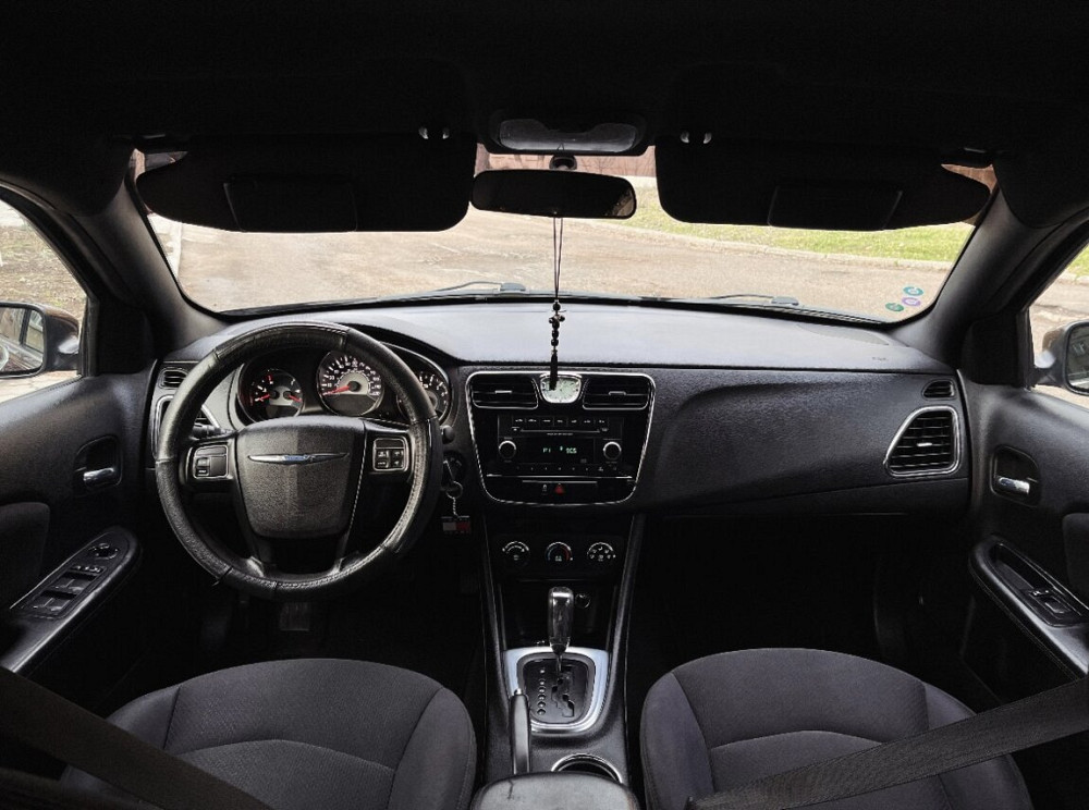 Chrysler Cirrus 2013 an Bender Bender - fotografie 6