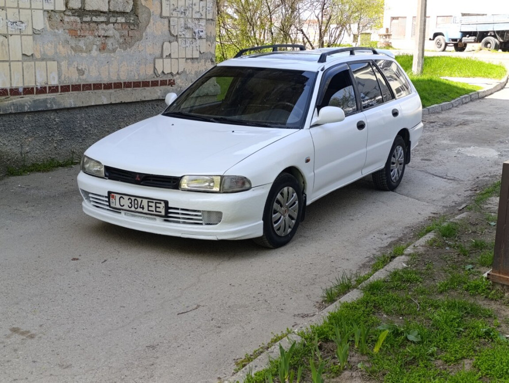 Mitsubishi Lancer 1994 an Bender Bender - fotografie 1