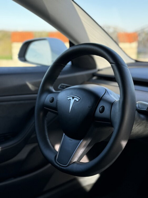 Tesla Model 3 2019 год Бендеры Бендеры - изображение 7
