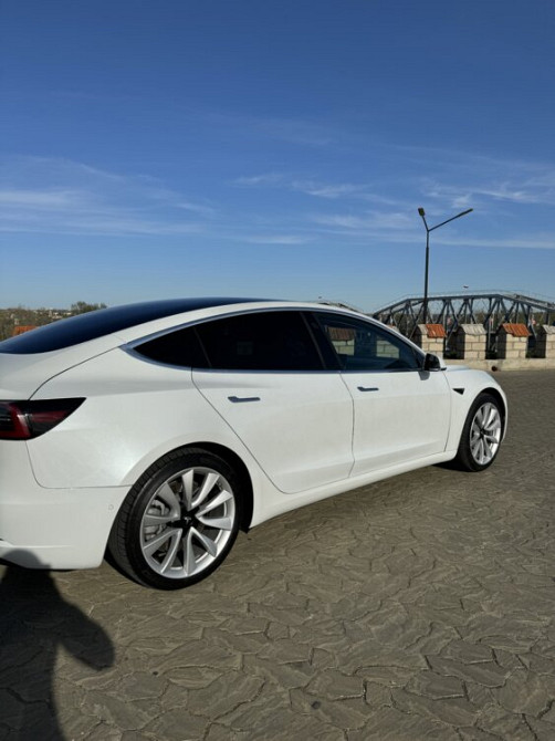 Tesla Model 3 2019 год Бендеры Бендеры - изображение 9