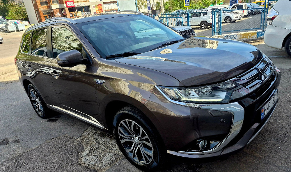 Mitsubishi Outlander 2016 год Кишинёв Кишинёв - изображение 2