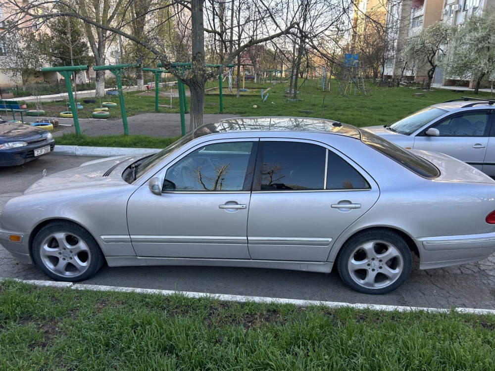 Mercedes E-Class 2001 an Tiraspol Tiraspol - fotografie 2