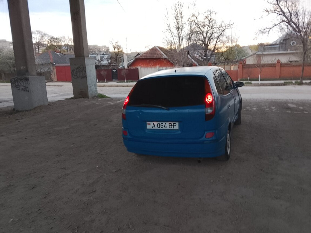 Nissan Almera Tino 2001 год Тирасполь Тирасполь - изображение 1