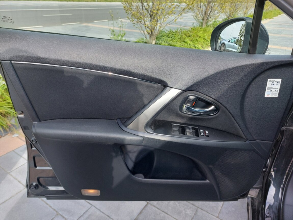 Toyota Avensis 2013 год Кишинёв Кишинёв - изображение 6