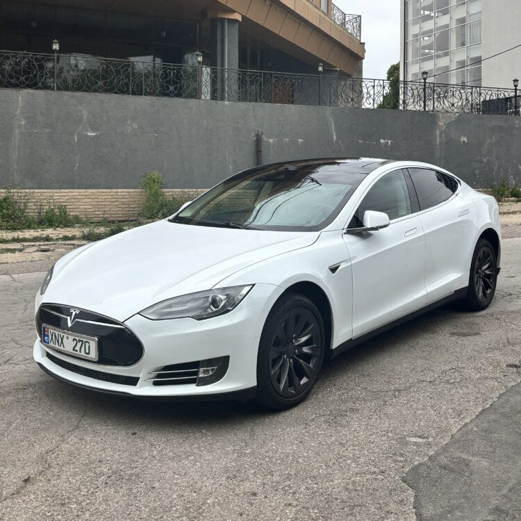 Tesla Model S 2015 an Tiraspol Tiraspol - fotografie 5