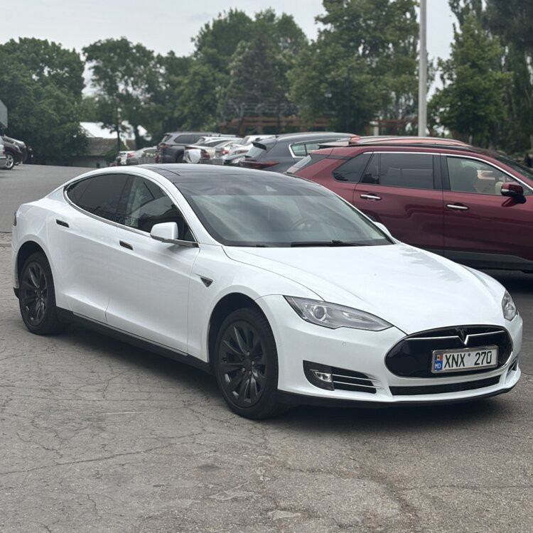 Tesla Model S 2015 an Tiraspol Tiraspol - fotografie 1