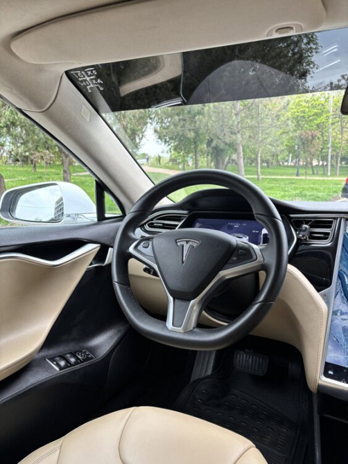 Tesla Model S 2015 an Tiraspol Tiraspol - fotografie 10