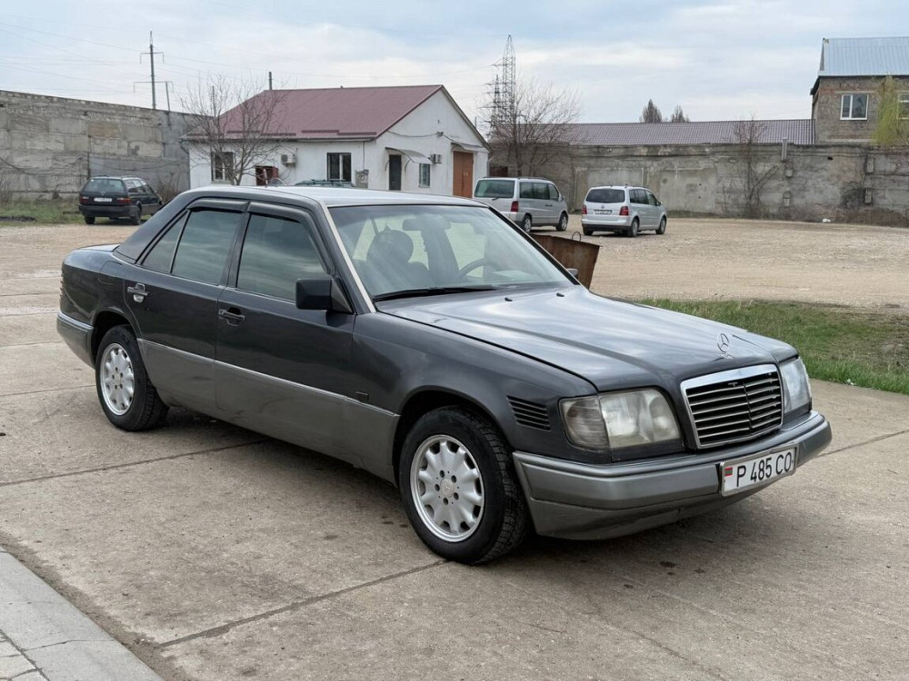 Mercedes E-Class 1995 an Tiraspol Tiraspol - fotografie 3