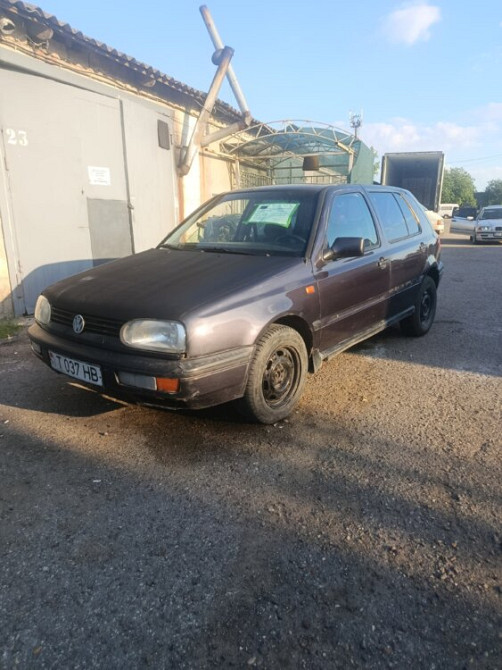 Volkswagen Golf 1993 год Суклея Суклея - изображение 1