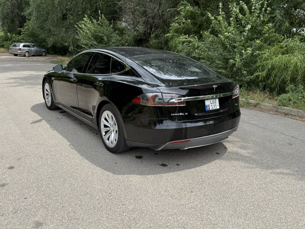 Tesla Model S 2015 an Tiraspol Tiraspol - fotografie 3
