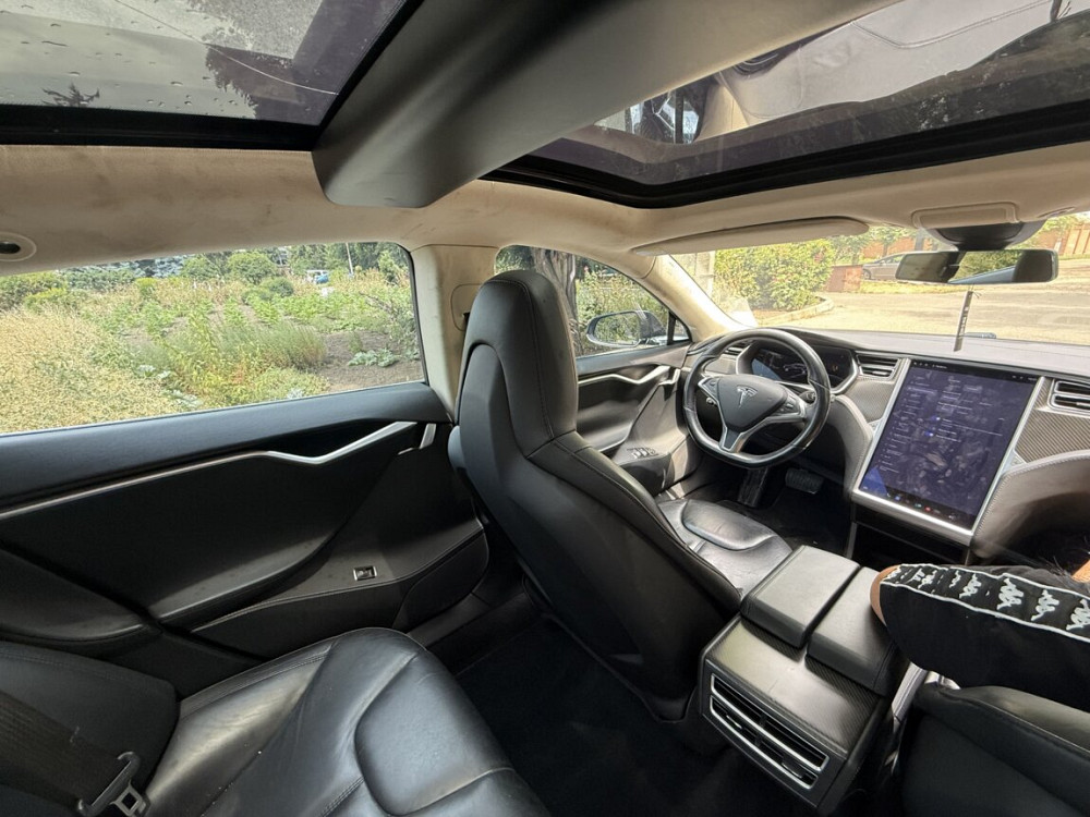 Tesla Model S 2015 an Tiraspol Tiraspol - fotografie 5